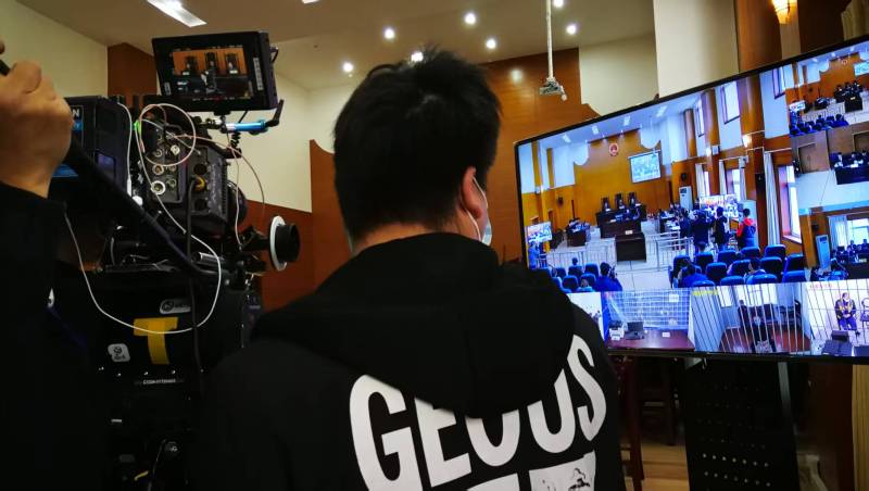 AI生成VS人工创意——汾阳市广告片拍摄公司的技术浪漫主义实践
